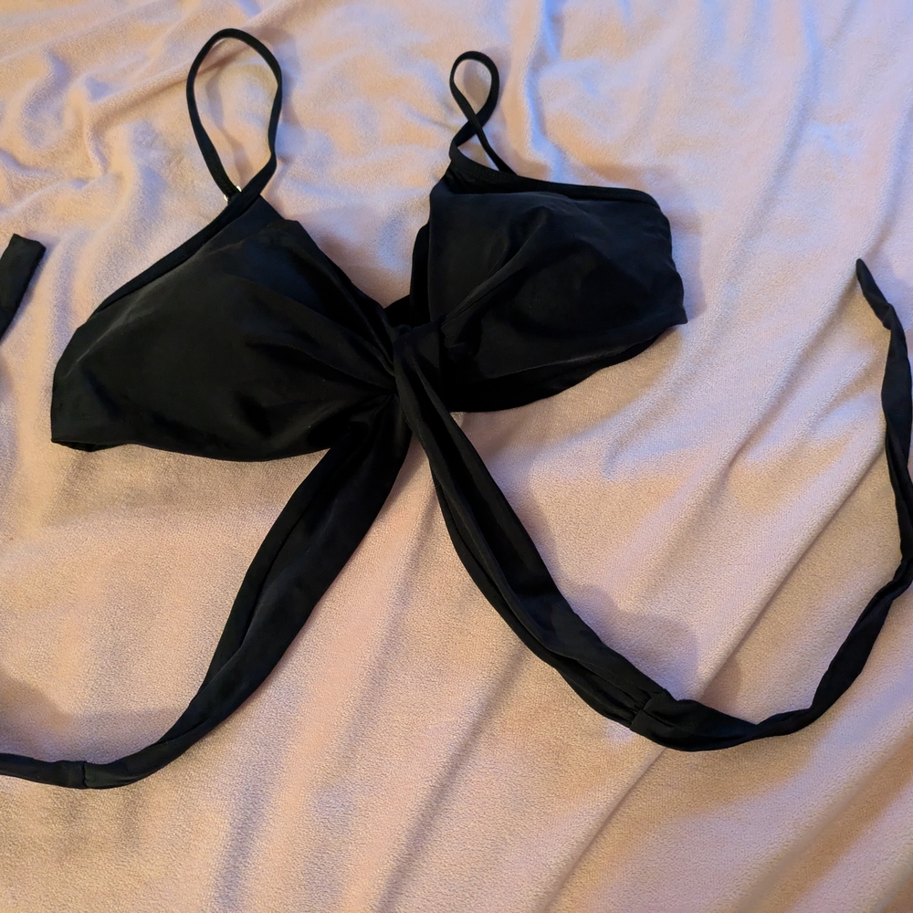 SHEIN Black Tie-Front Bikini Top